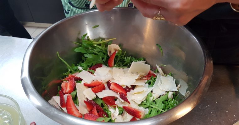 Salade roquette, fraises, parmesan