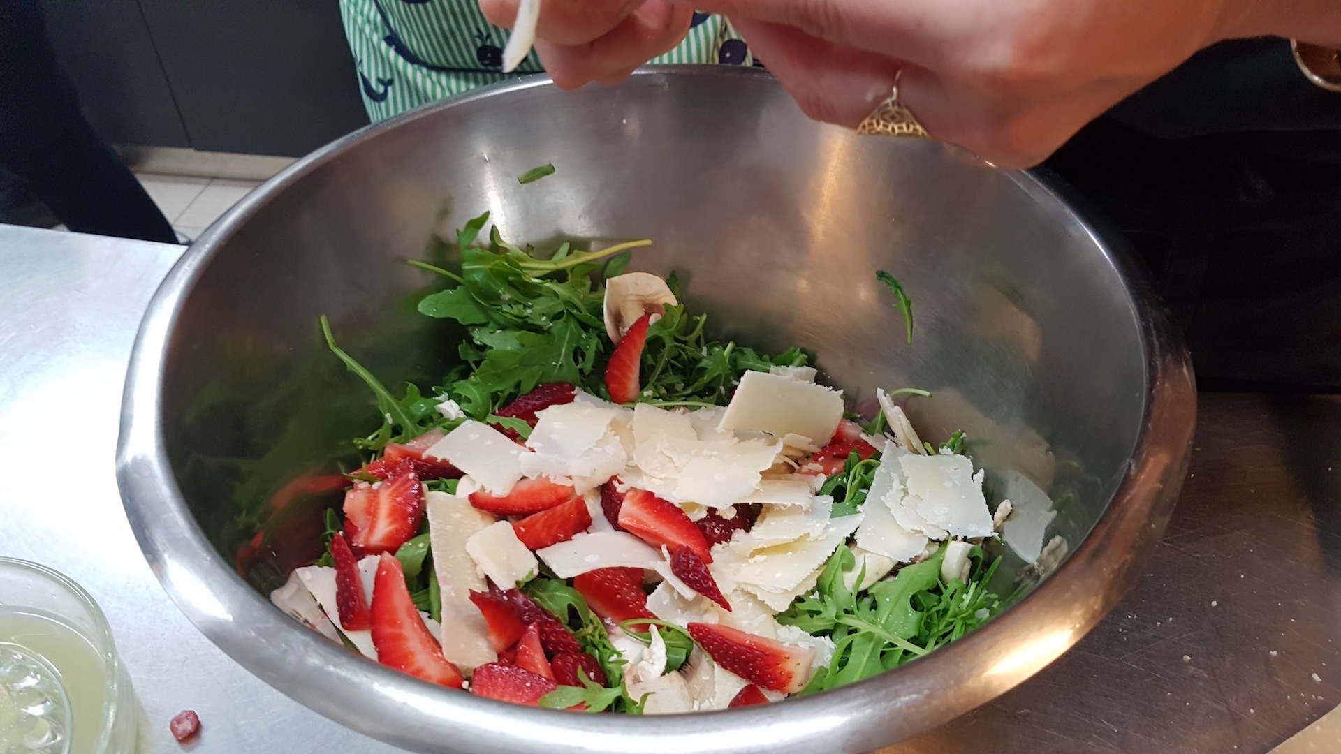 Salade roquette, fraises, parmesan