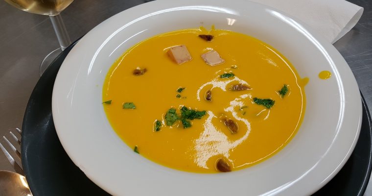 Velouté de potimarron au foie gras et chips de potimarron