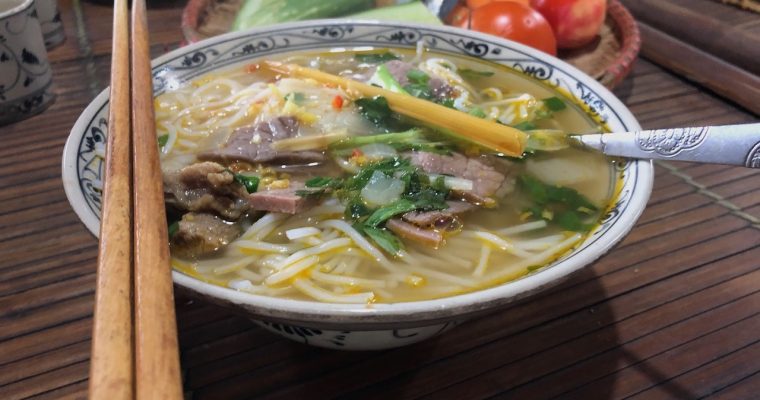 Bun bo Huê ( soupe vermicelle au boeuf de Hué)