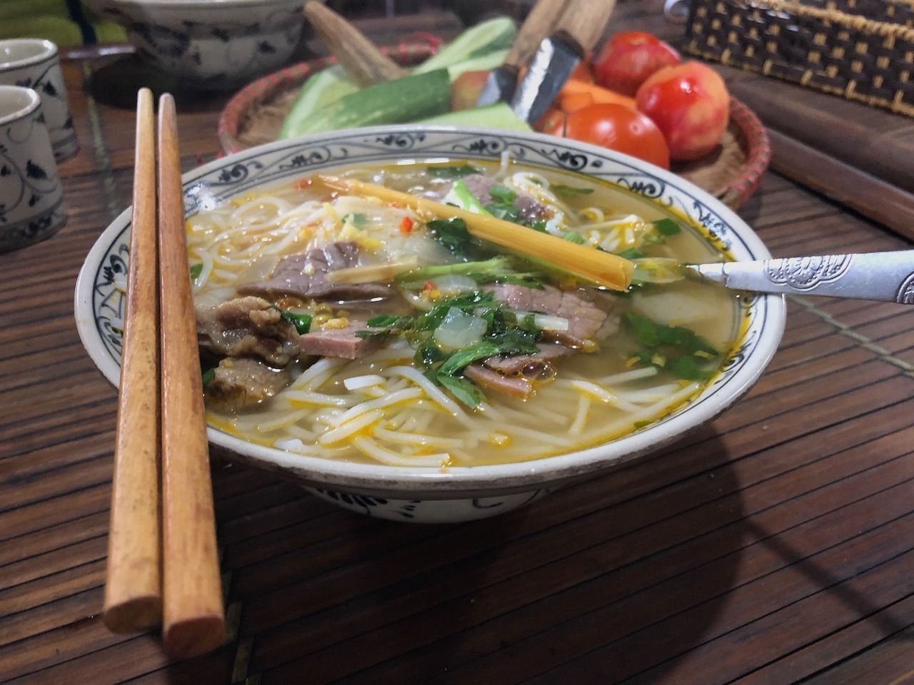 Bun bo Huê ( soupe vermicelle au boeuf de Hué)