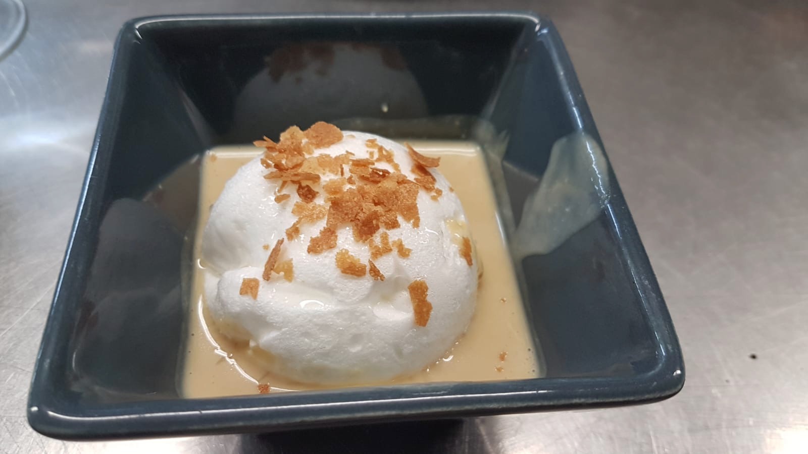 Ile flottante au praliné