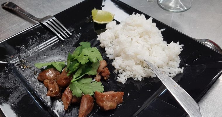 PORC A L’AIL et SON RIZ  – Recette Thaïlandaise