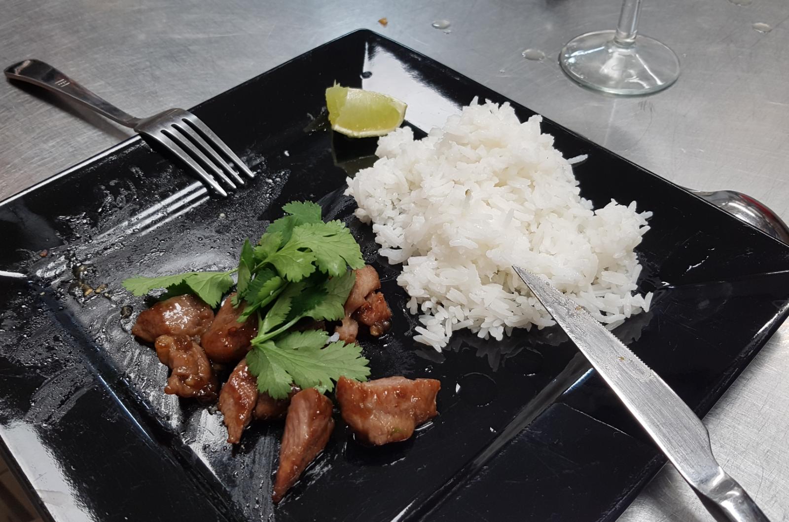 PORC A L’AIL et SON RIZ  – Recette Thaïlandaise